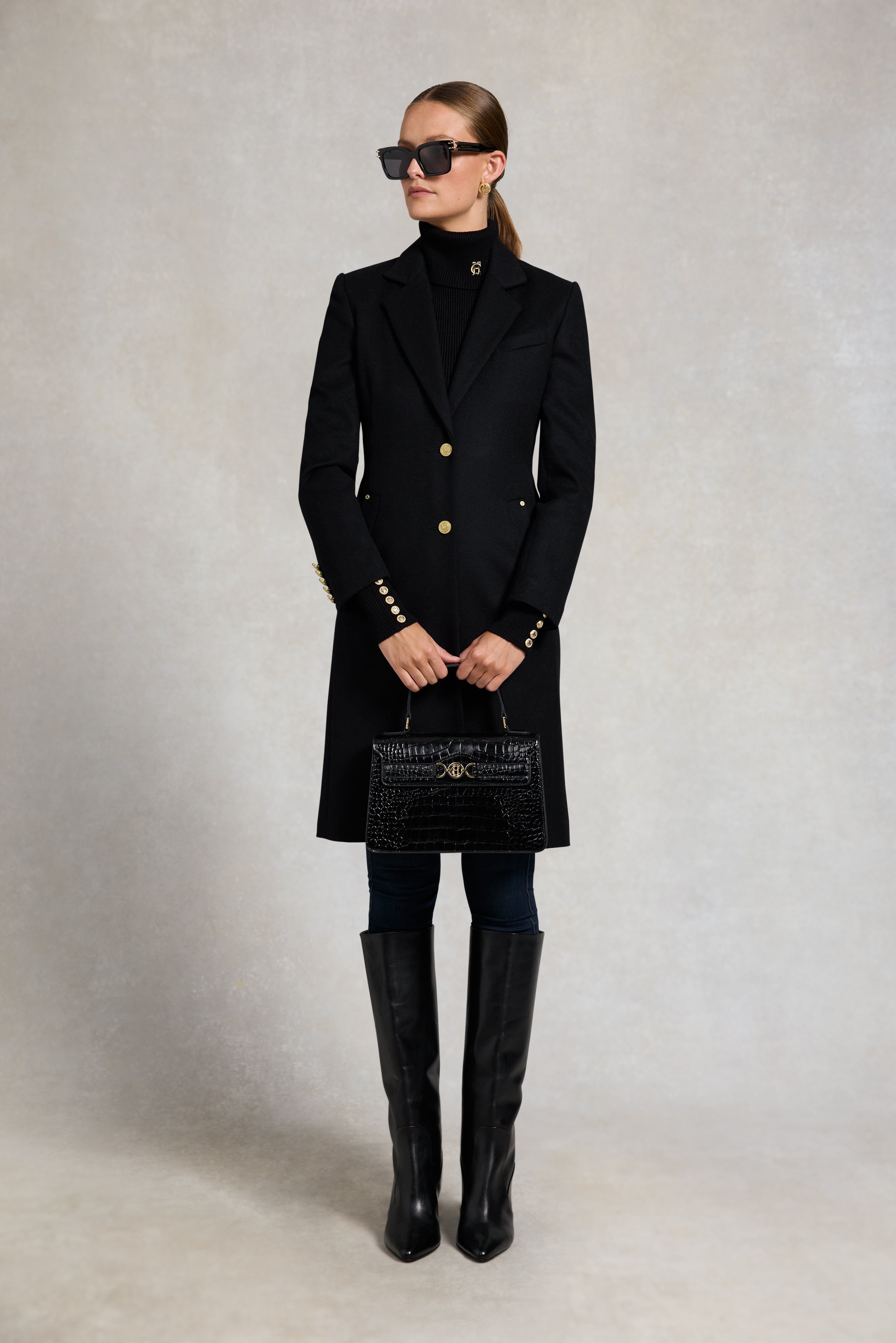 ファイバーセメントポット　Highcourt　ハイコート Regency Coat (Soft Black) – Holland Cooper US