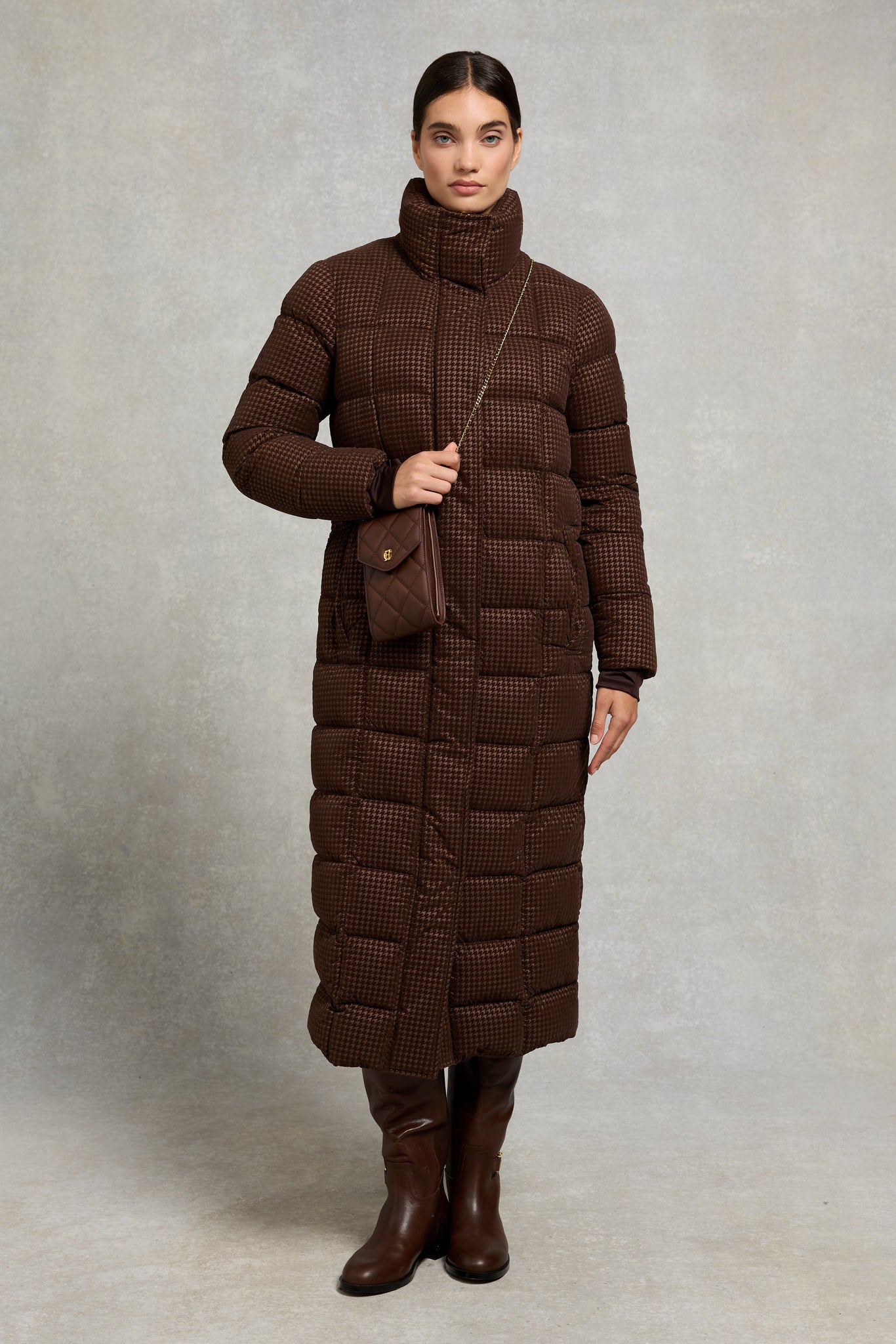 Knightsbridge Quilted Phone Pouch (Chestnut Leather)