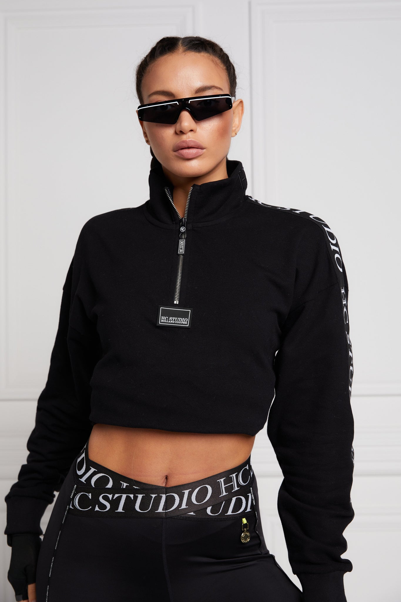 Studio Cropped Sweat (Black)