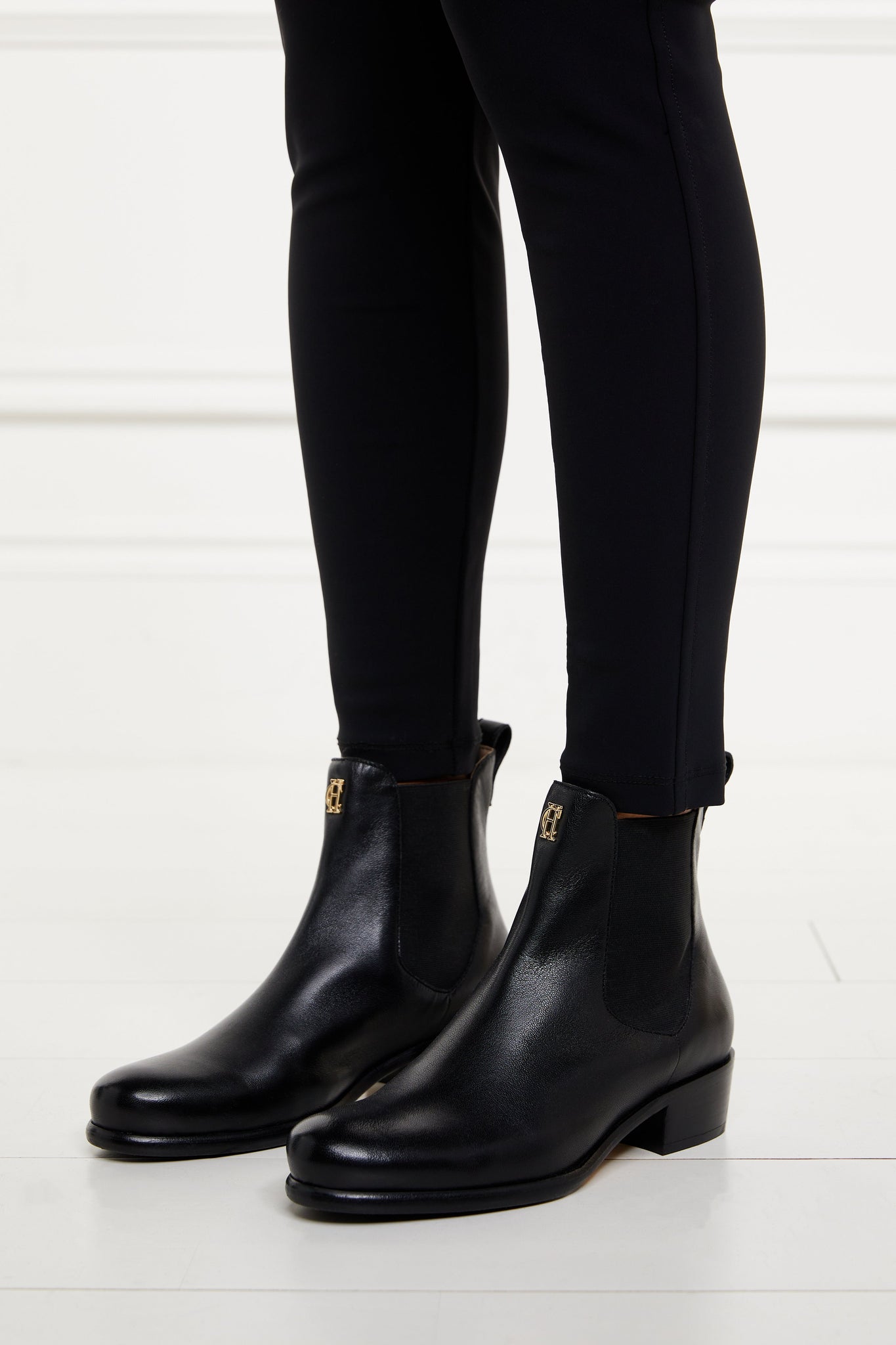 Chelsea Boot (Black)