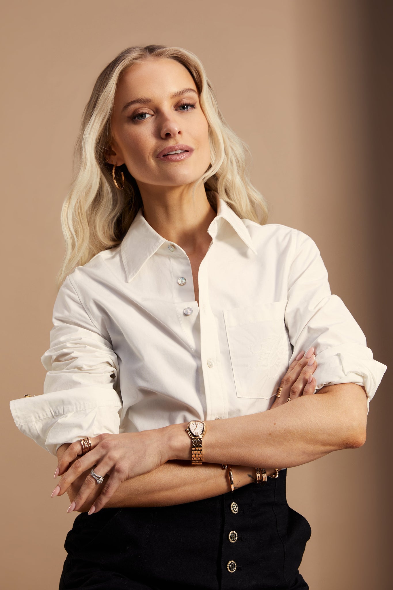 classic white shirt with slim fit with H C embroidery on the front pocket and detailed with interchangeable cufflinks