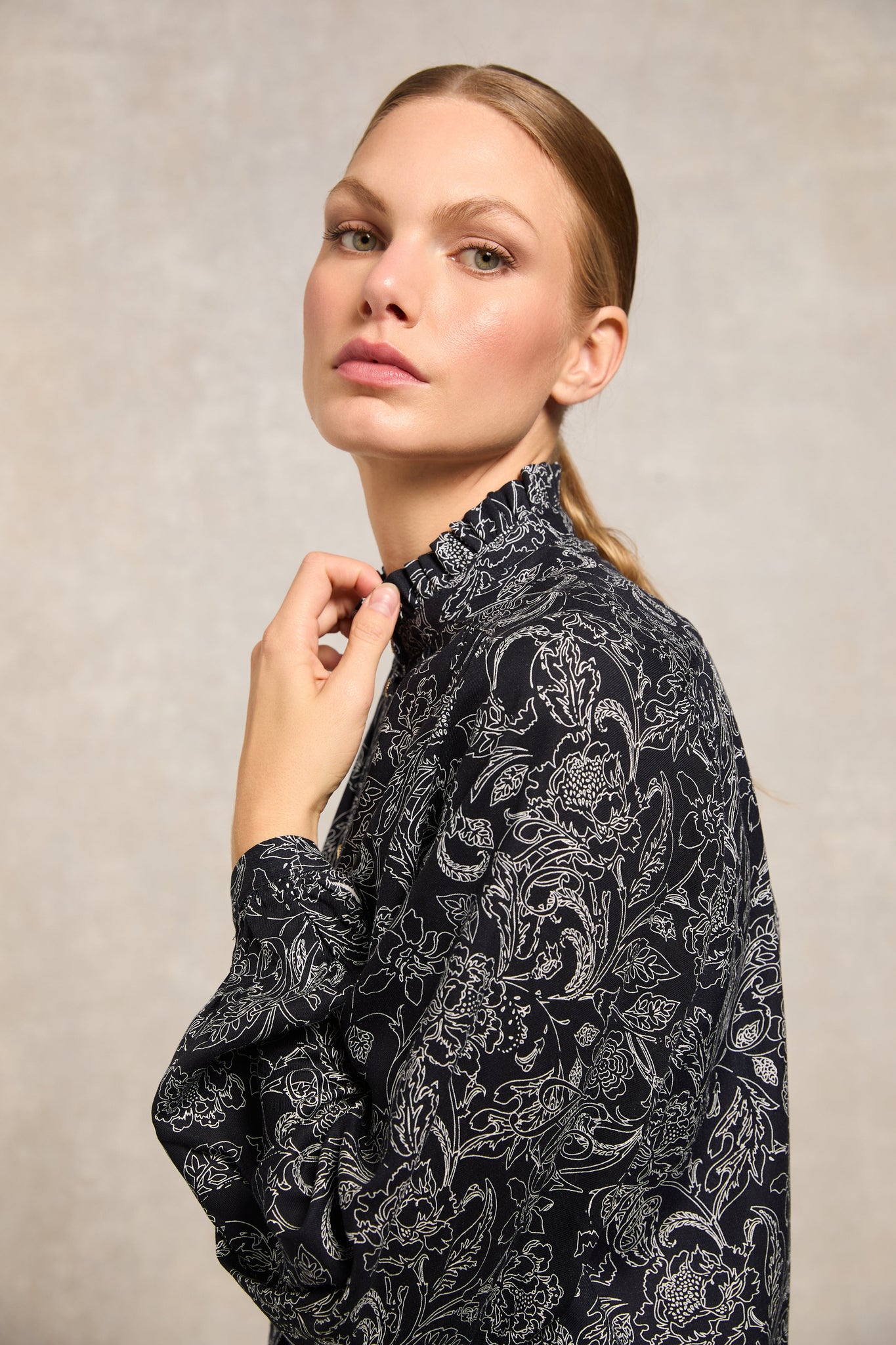 Lilibet Blouse (Navy Floral)