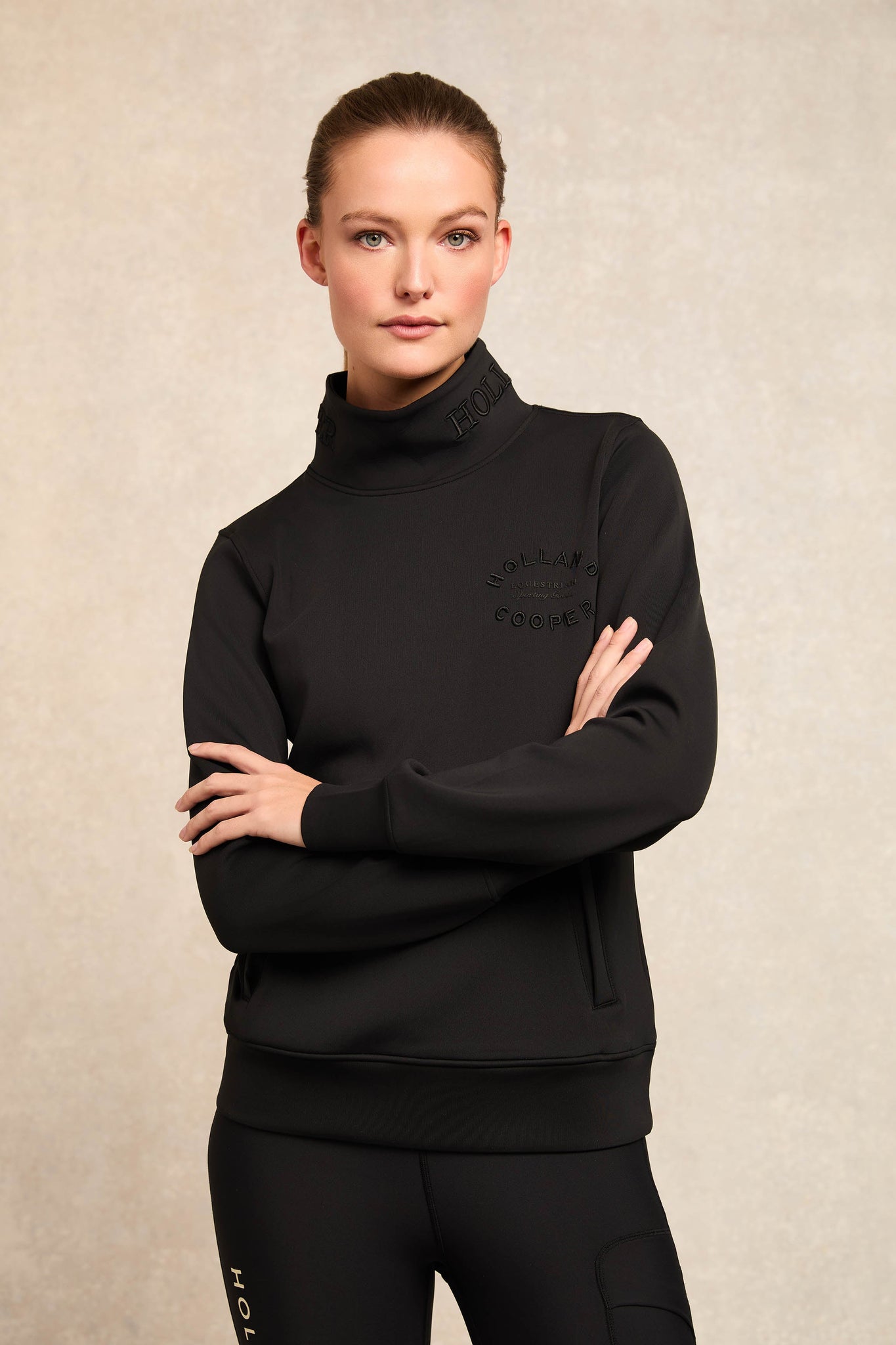 Training Funnel Sweat (Black)