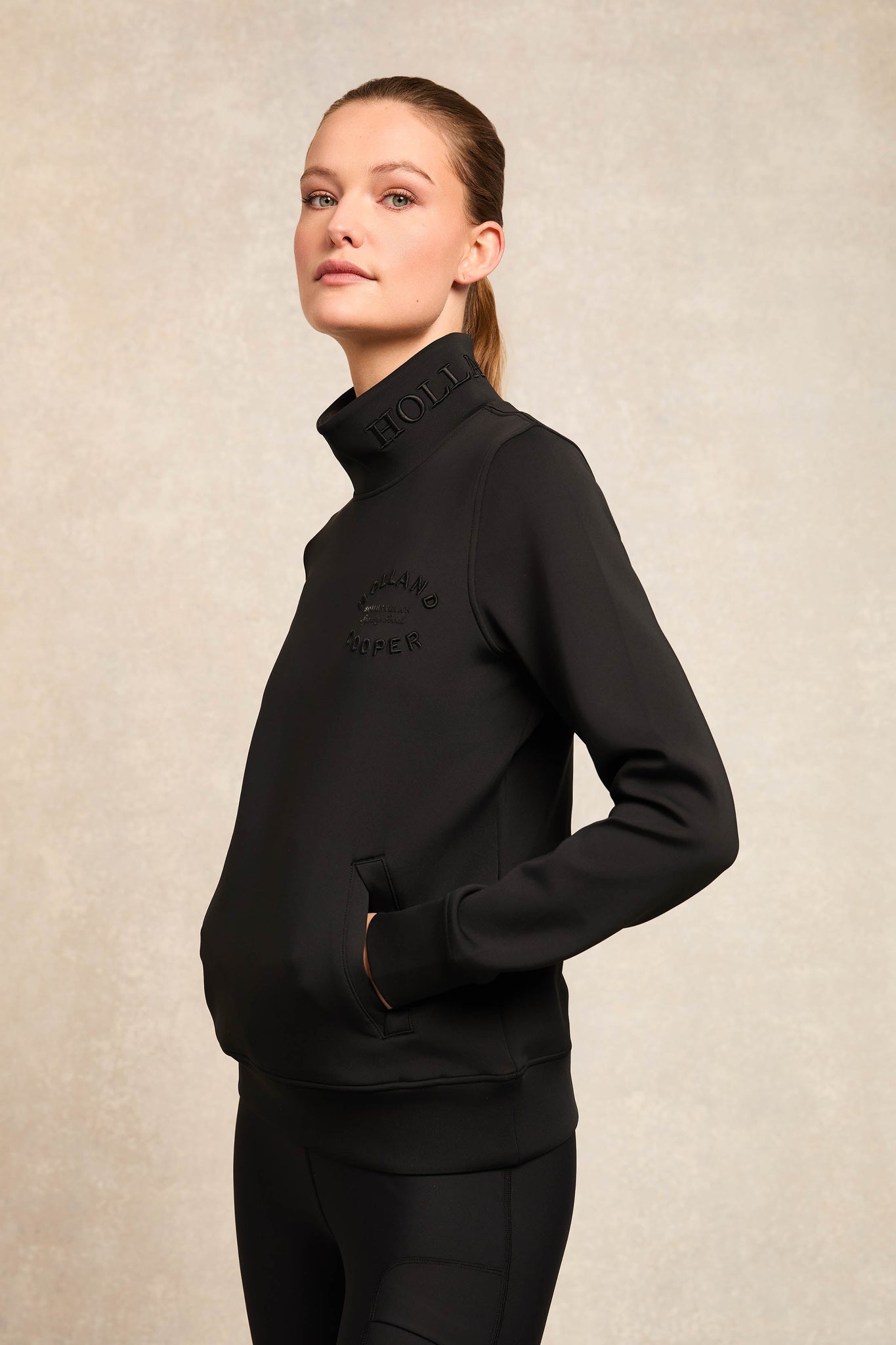 Training Funnel Sweat (Black)