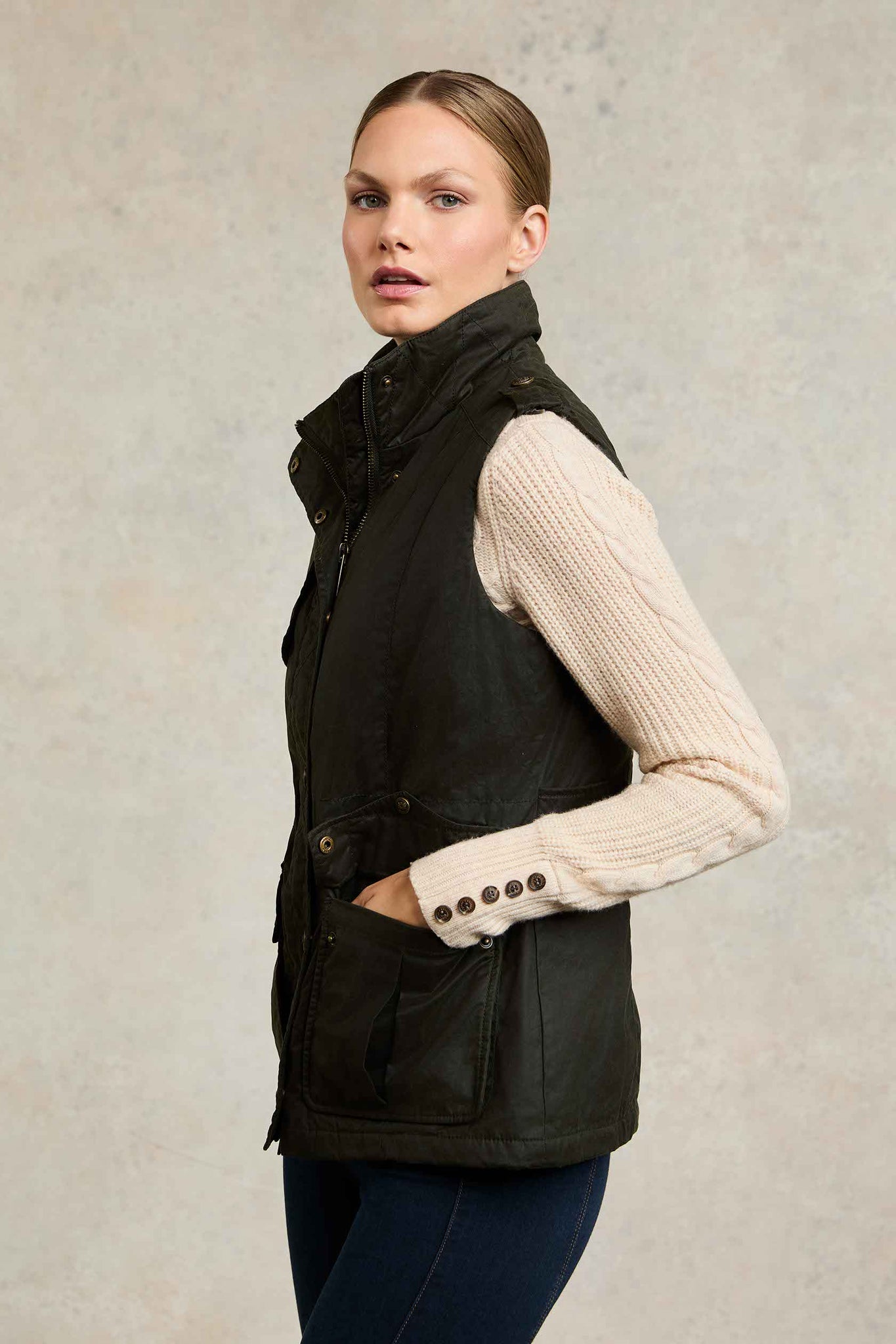 Alma Wax Gilet (Dark Olive)