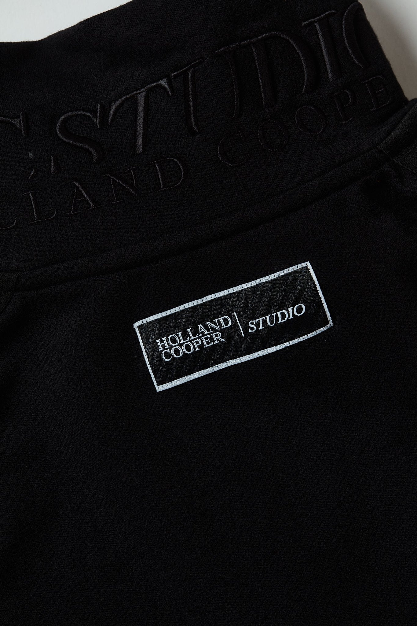 Studio Cropped Sweat (Black)