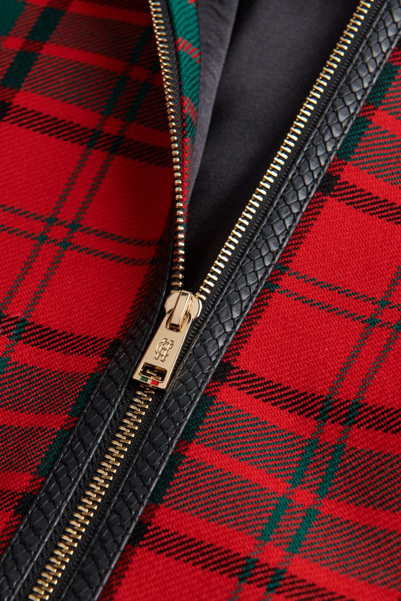 Gold Label Chiltern Cape (Red Tartan)