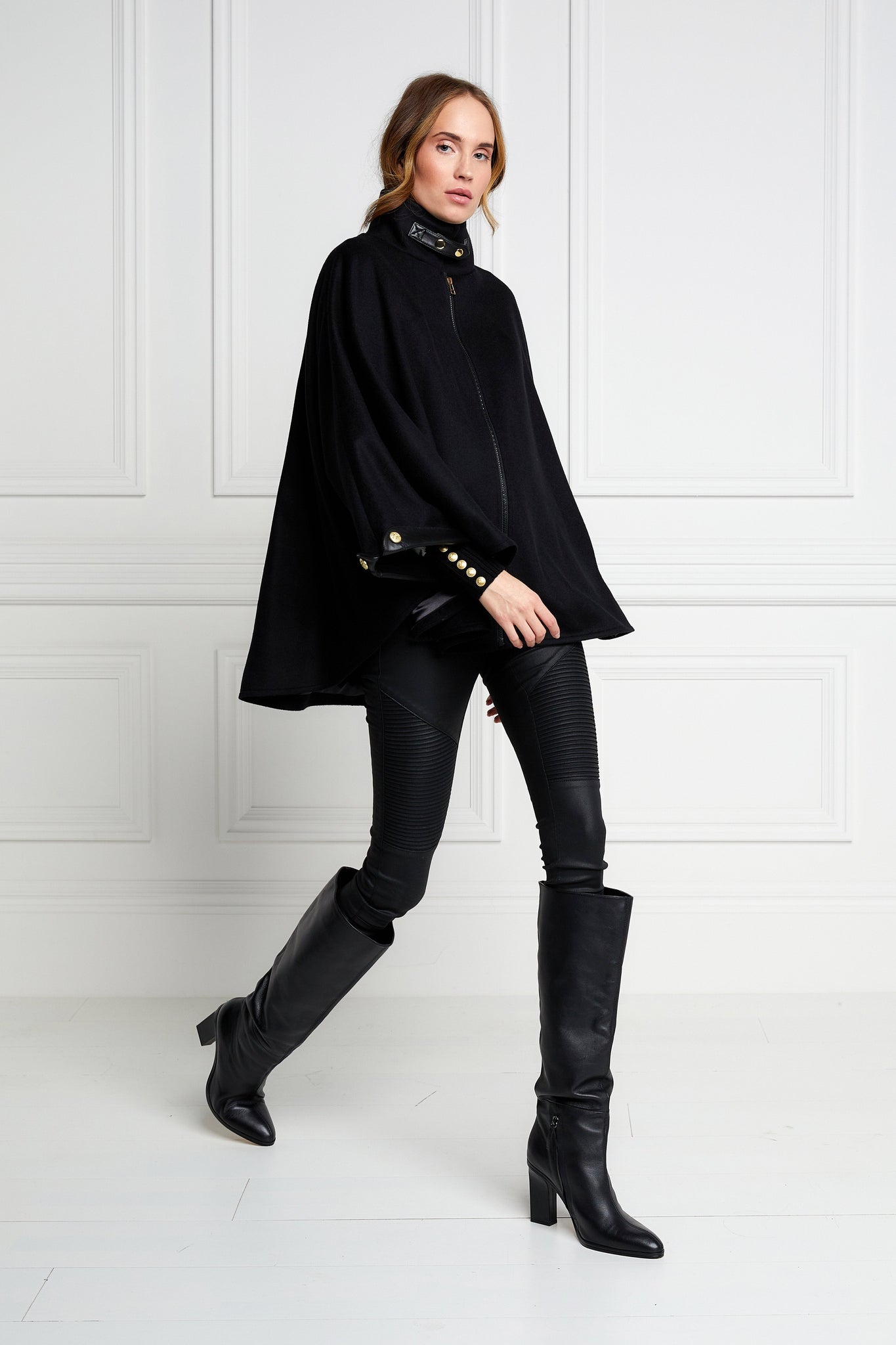 The Classic Cape (Black)