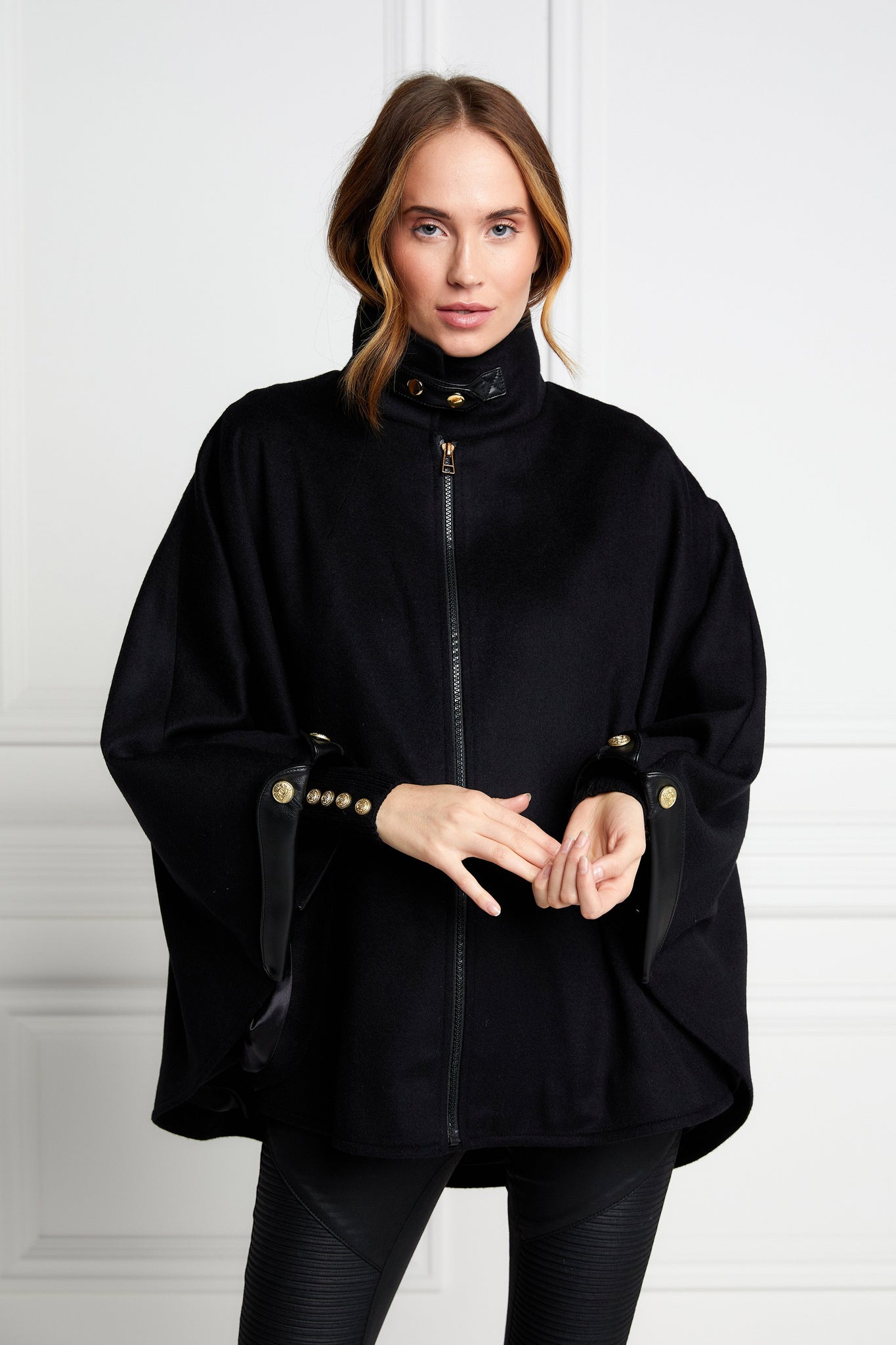 The Classic Cape (Black)