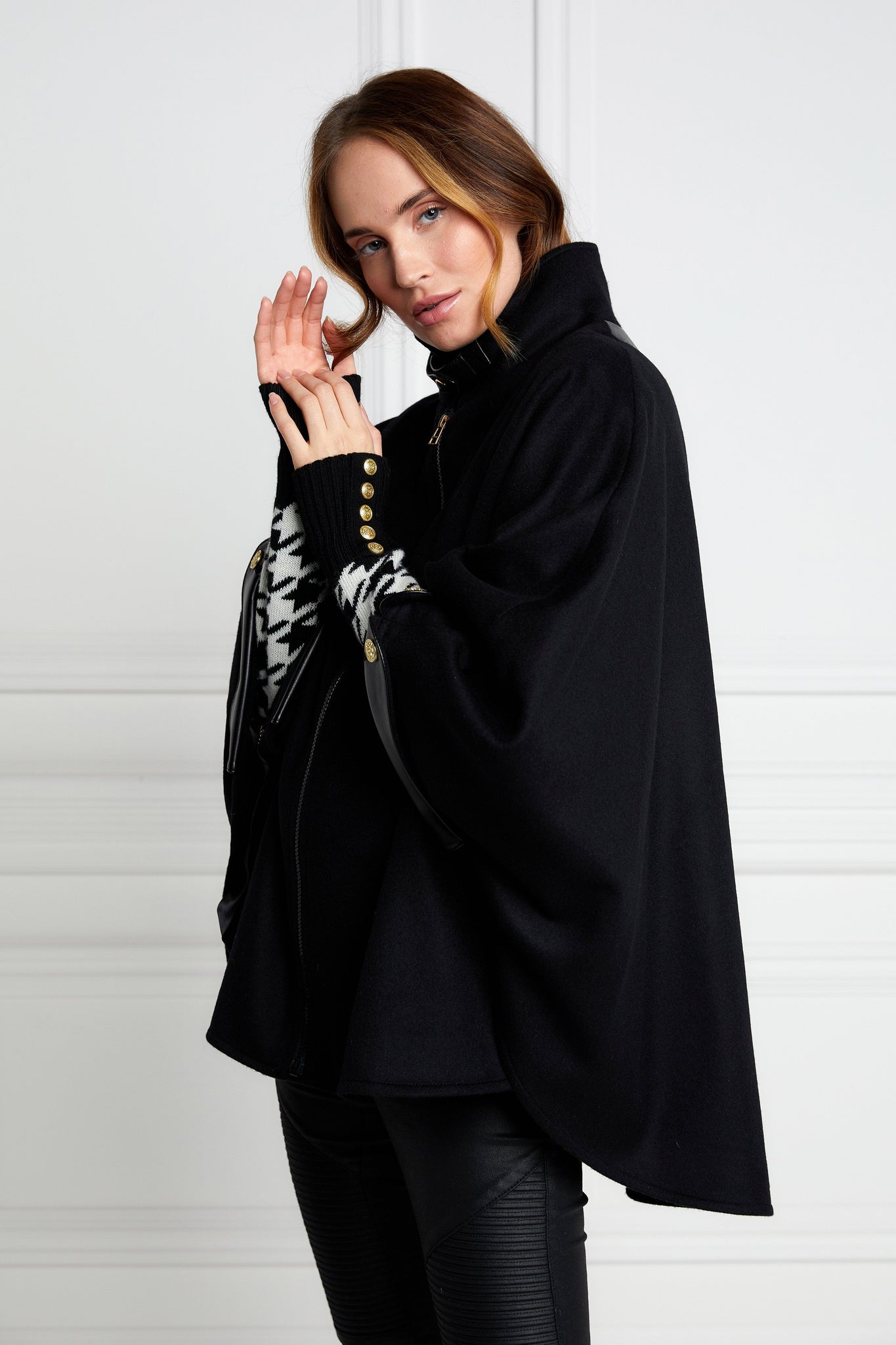 The Classic Cape (Black)