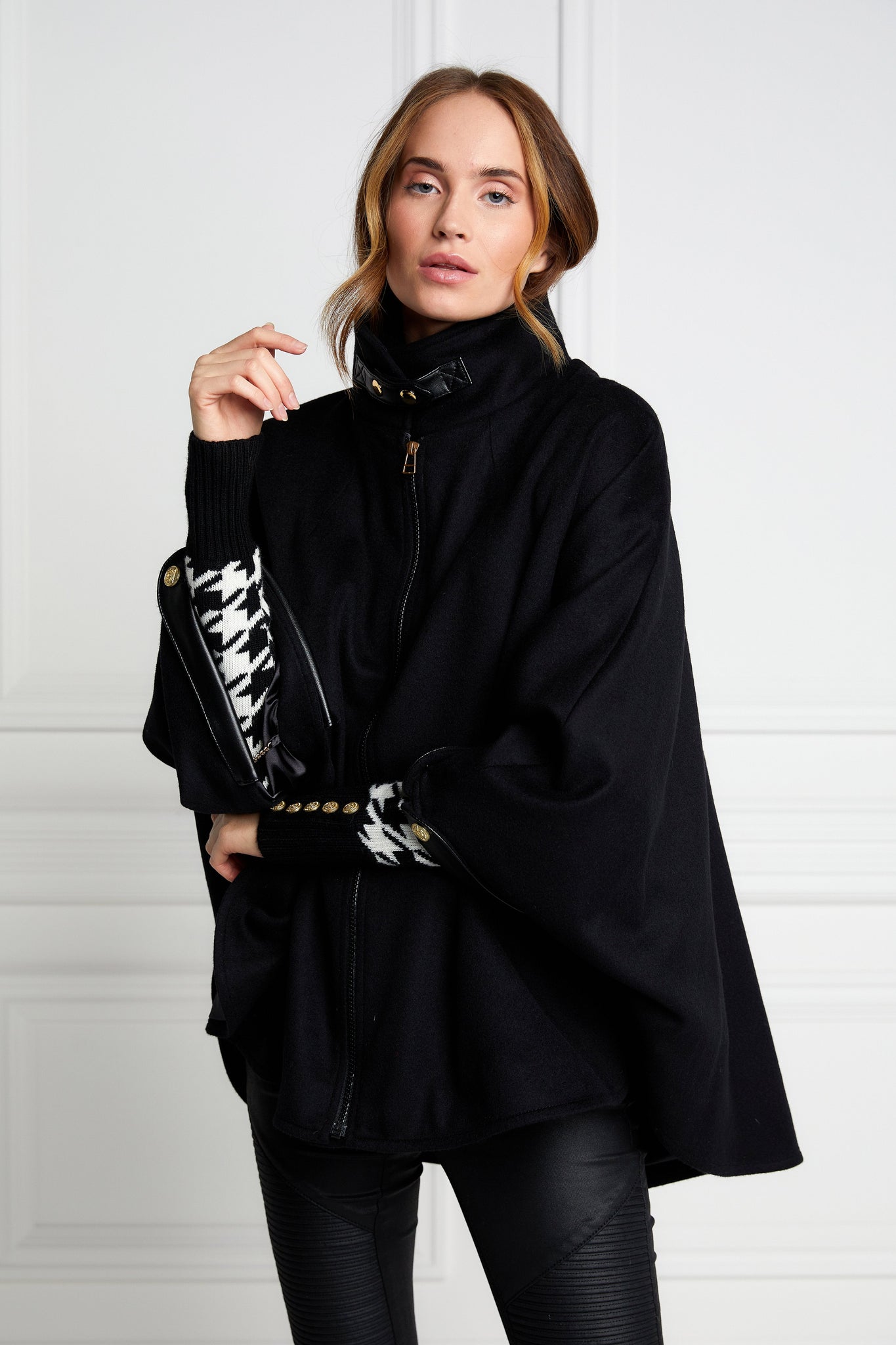 The Classic Cape (Black)