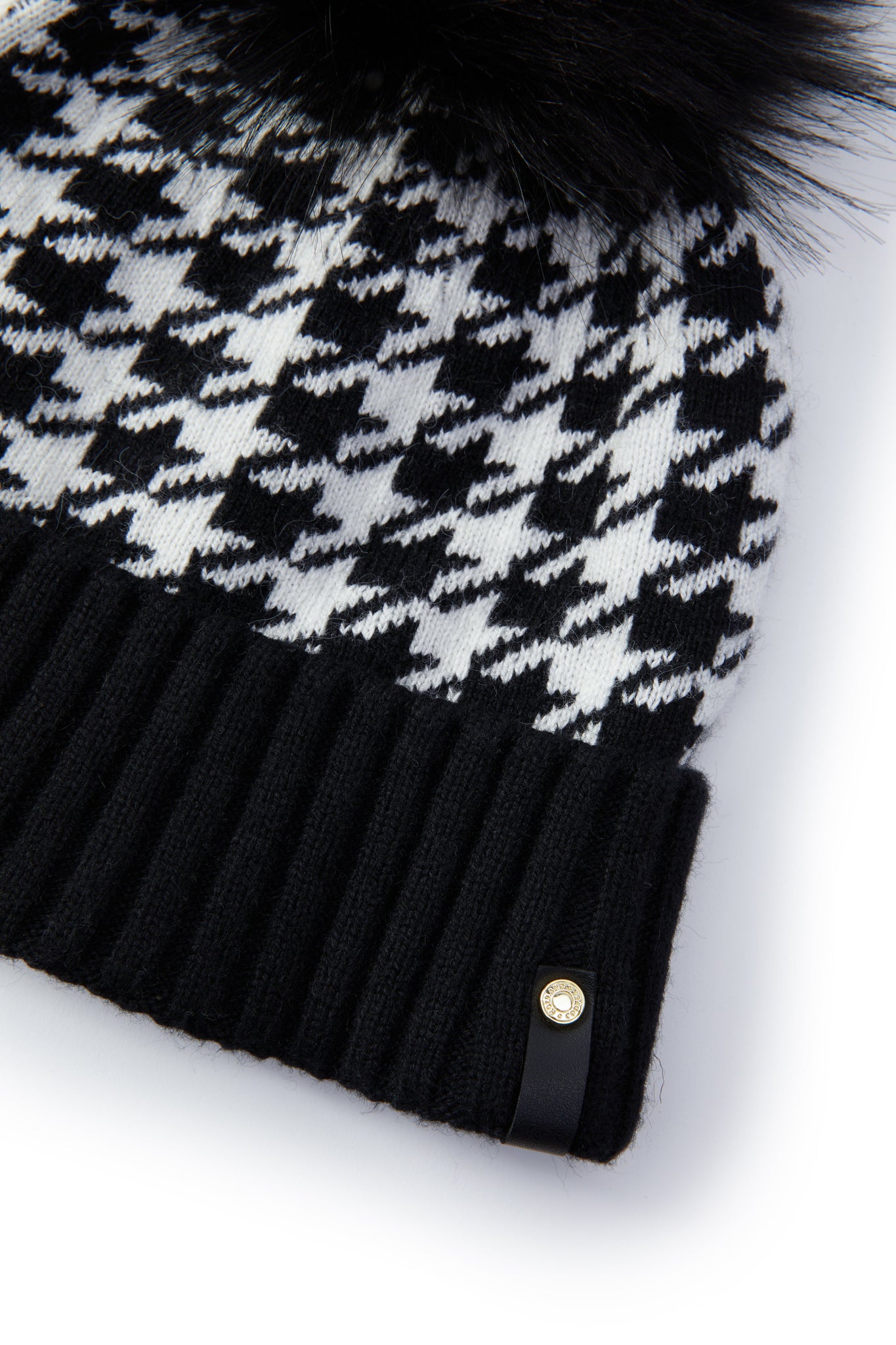 Knitted Bobble Hat (Houndstooth)