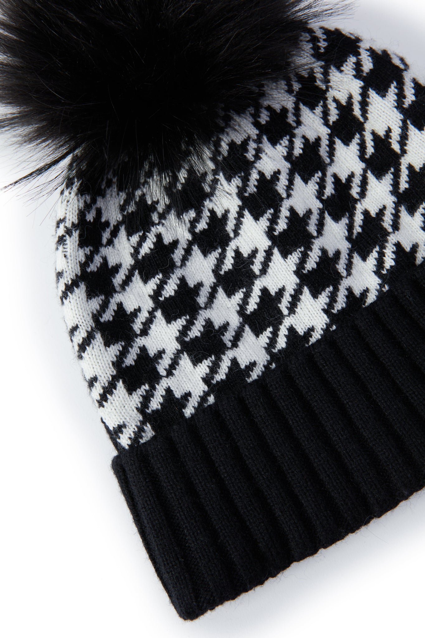 Knitted Bobble Hat (Houndstooth)