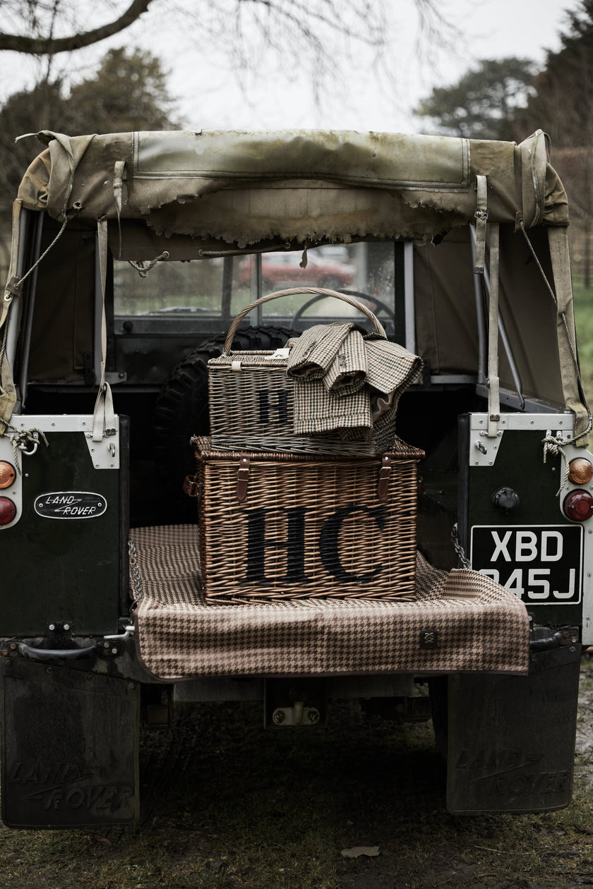 Picnic Blanket (Toffee Houndstooth)