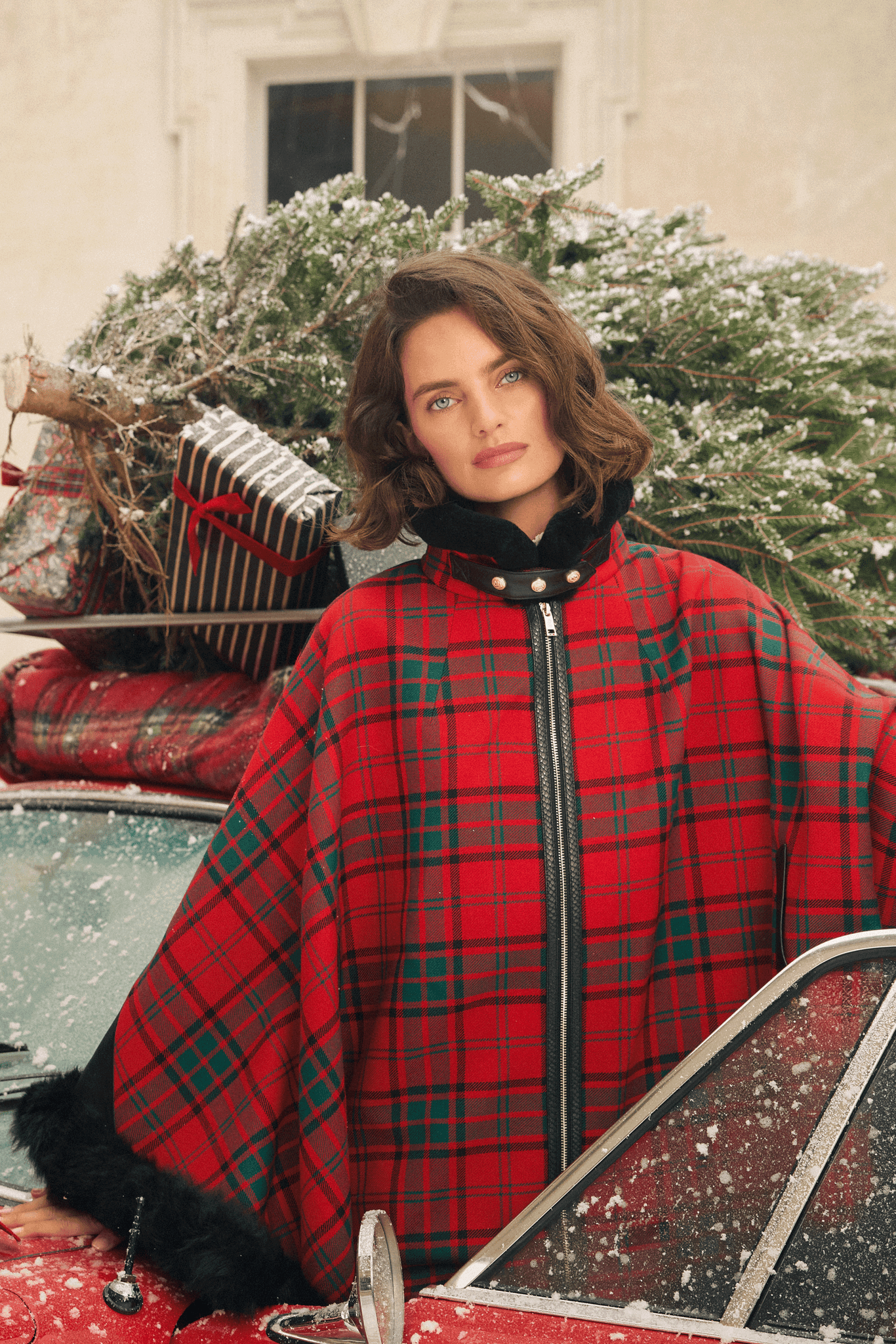 Gold Label Chiltern Cape (Red Tartan)