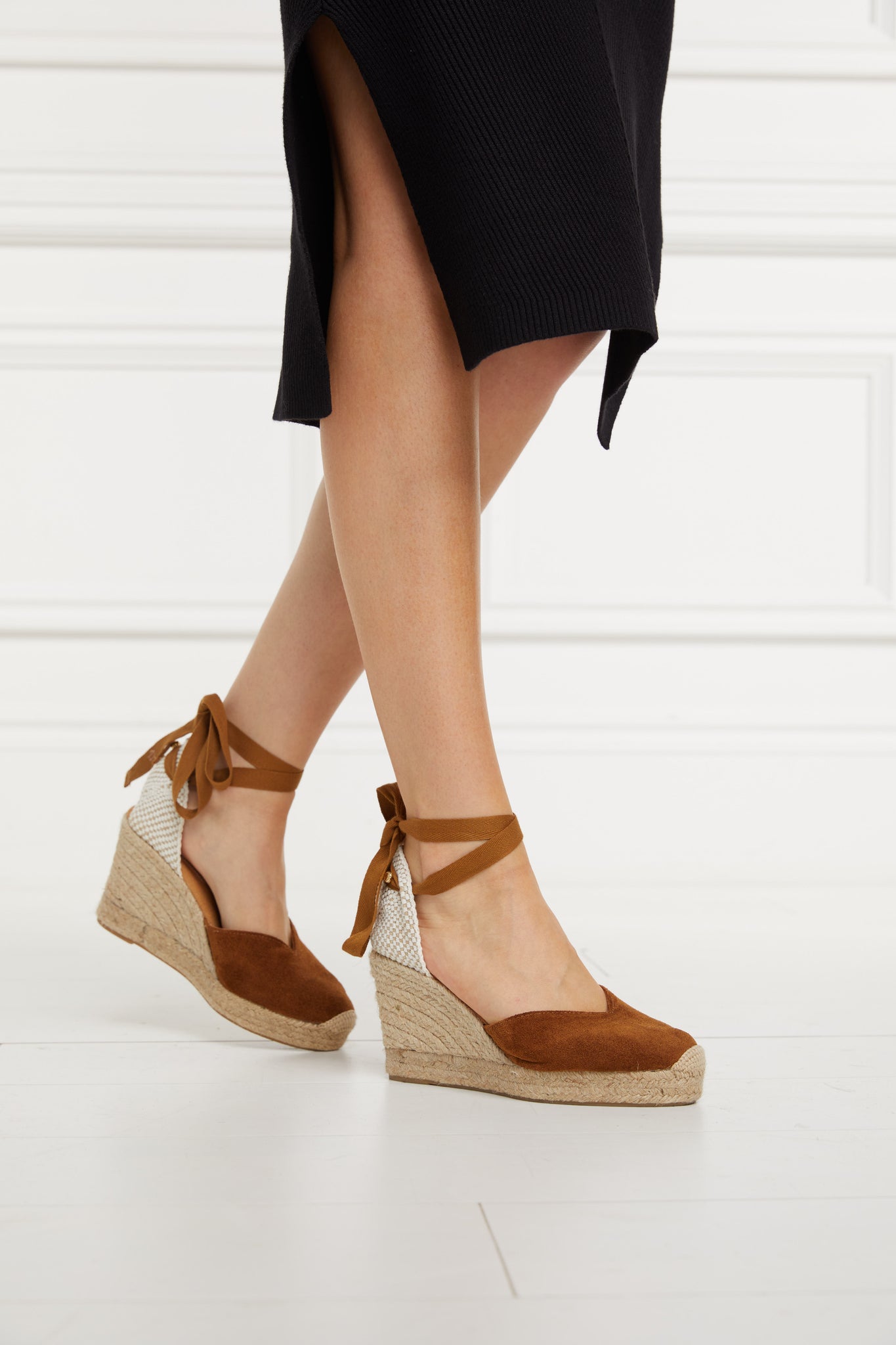 Capri Wedge Sandal (Tan)